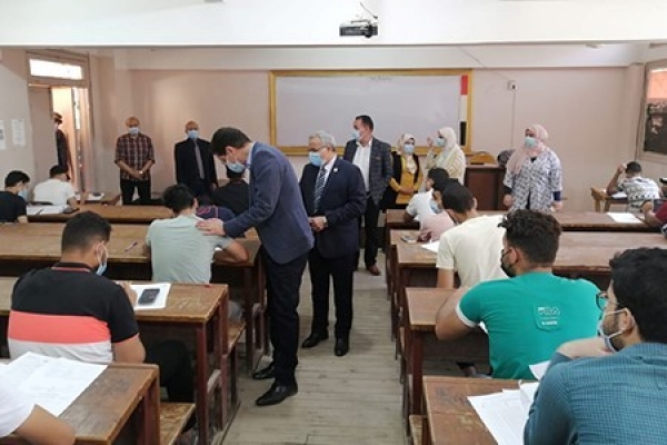 El Gizawy inspects the Second Semester Exams at Faculty of Science